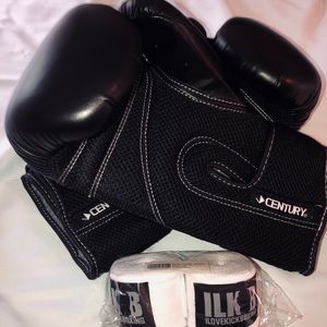 Women’s boxing hand wraps